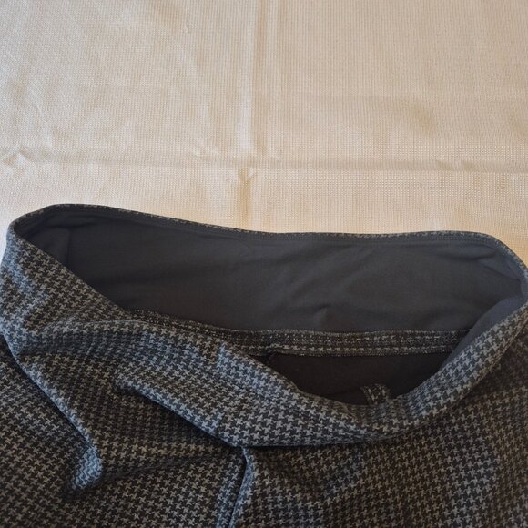 Houndstooth Leggings - Picture 3 of 5